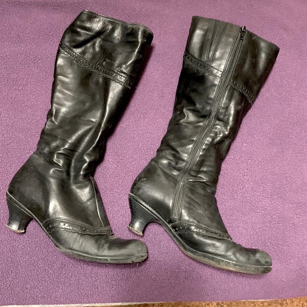 Vintage black La Canadienne knee high boots
